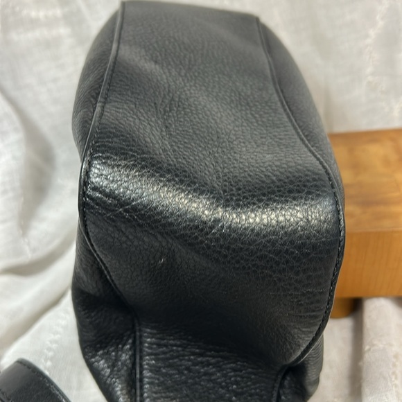 Michael Michael Kors pebbled leather with gold hardware crossbody shoulder bag - Picture 6 of 16